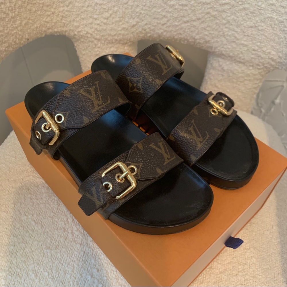 LOUIS VUITTON BOM DIA MULES! SZ 37!
